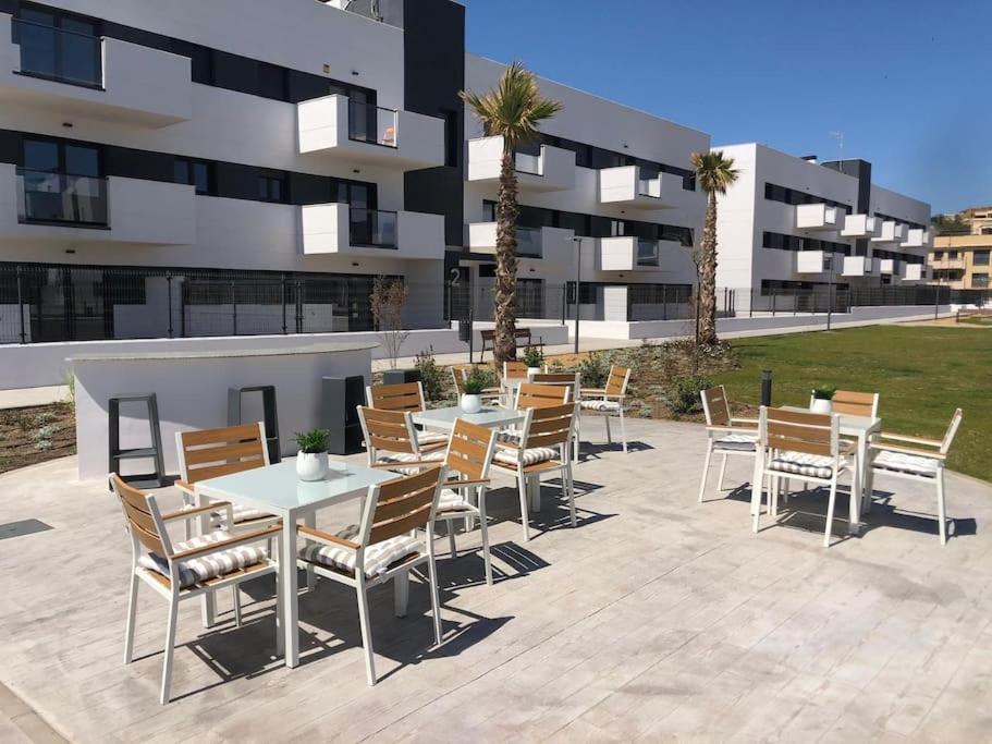 Bajo Con Jardin En Primera Linea De Playa 말라가 외부 사진