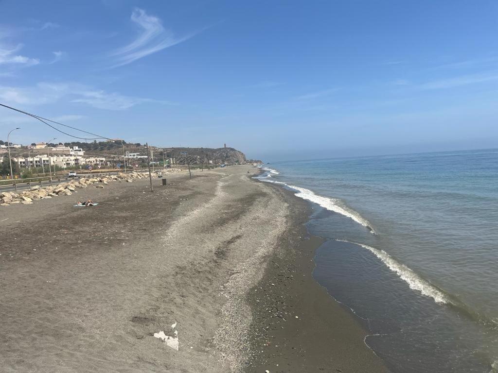 Bajo Con Jardin En Primera Linea De Playa 말라가 외부 사진